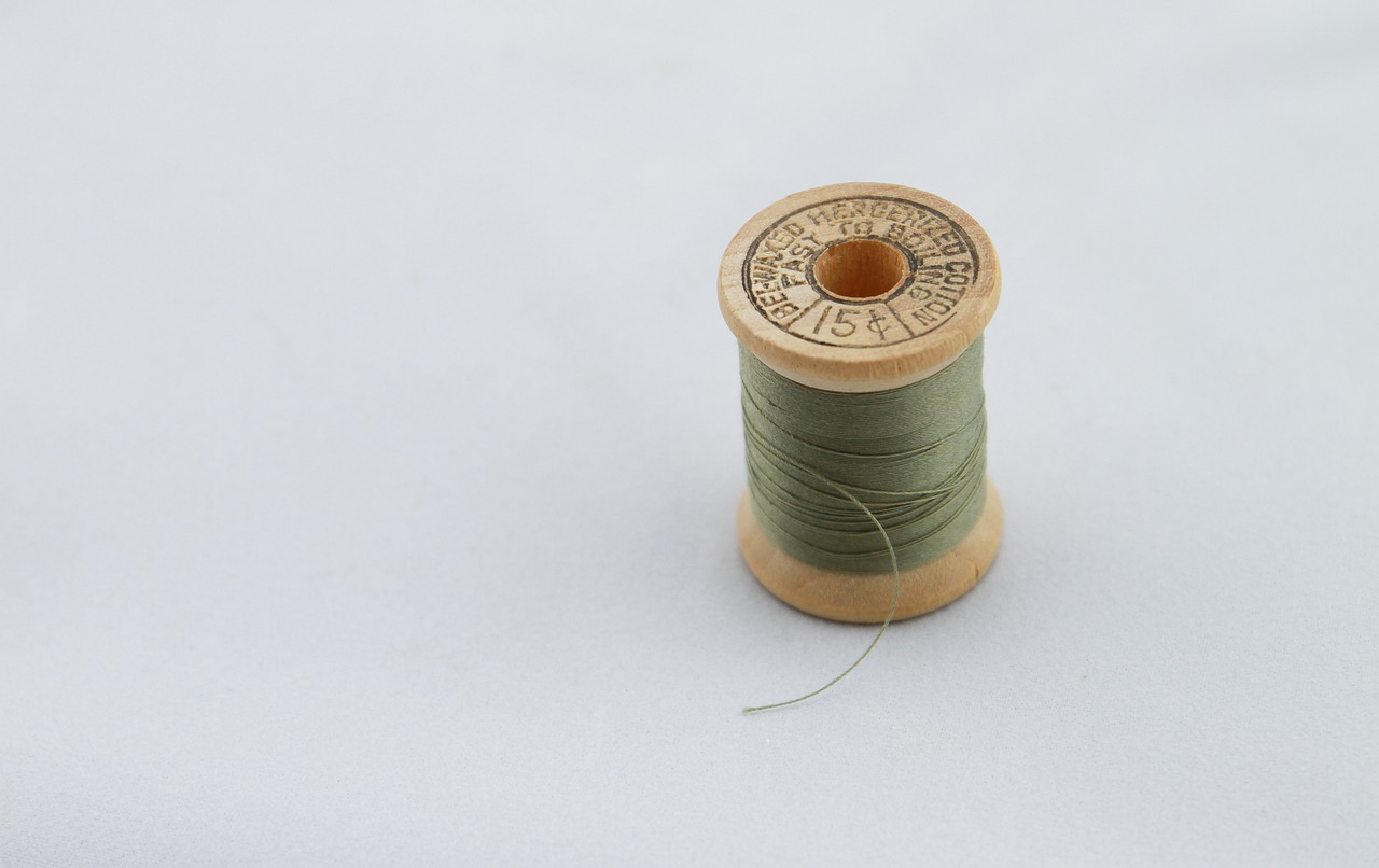 green thread, sew, sewing-936461.jpg